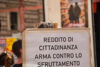 Reddito Di Cittadinanza Opposizione Attacca Il Governo Guerra Ai