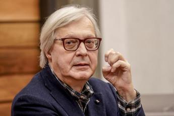 Sgarbi Parolacce al Maxxi con Morgan Polemica fasulla L Identità