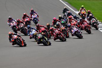 Motogp Silverstone Espargaro Con L Aprilia Vince Davanti A