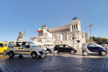 Roma Smottamento In Cantiere Metro C In Piazza Venezia Traffico