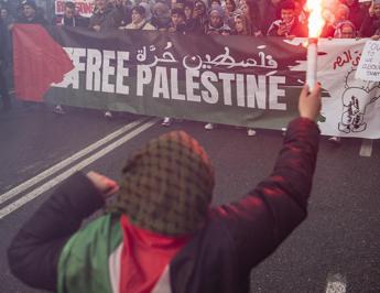 Bologna Corteo Pro Palestina Sotto Sede Rai Scontri Con Forze Ordine