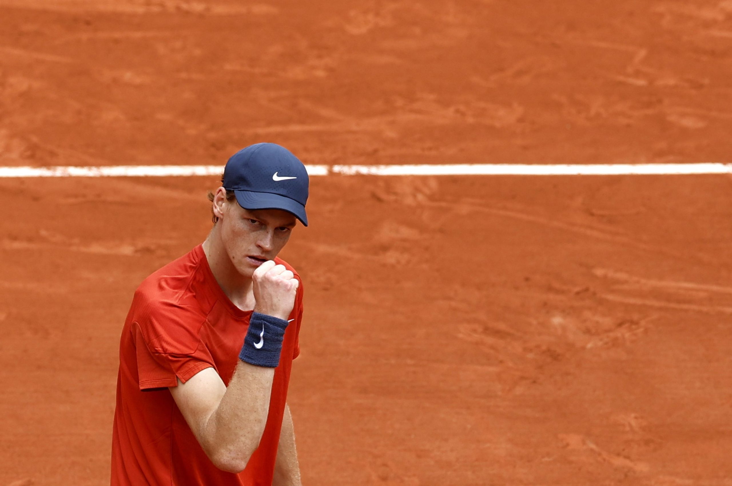 Sinner Torna In Campo E Supera Il Primo Turno Del Roland Garros