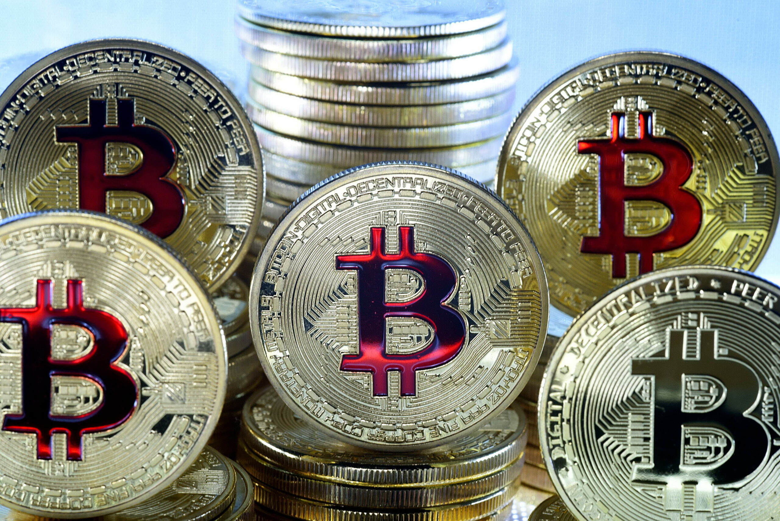 Il volo del Bitcoin oltre i 100mila dollari: “Come l’oro”