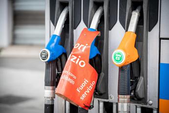 Non solo gas, adesso aumenta anche la benzina