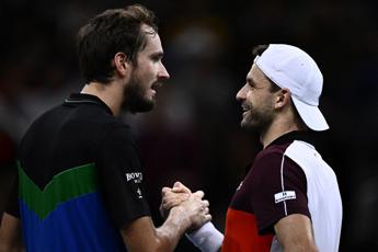 Atp Parigi Bercy sorpresa Dimitrov Medvedev eliminato L Identità