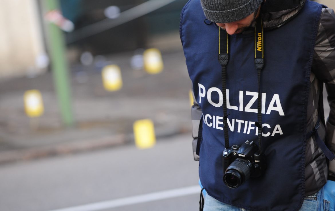 Ucciso a forbiciate a Milano dai gestori cinesi di un bar