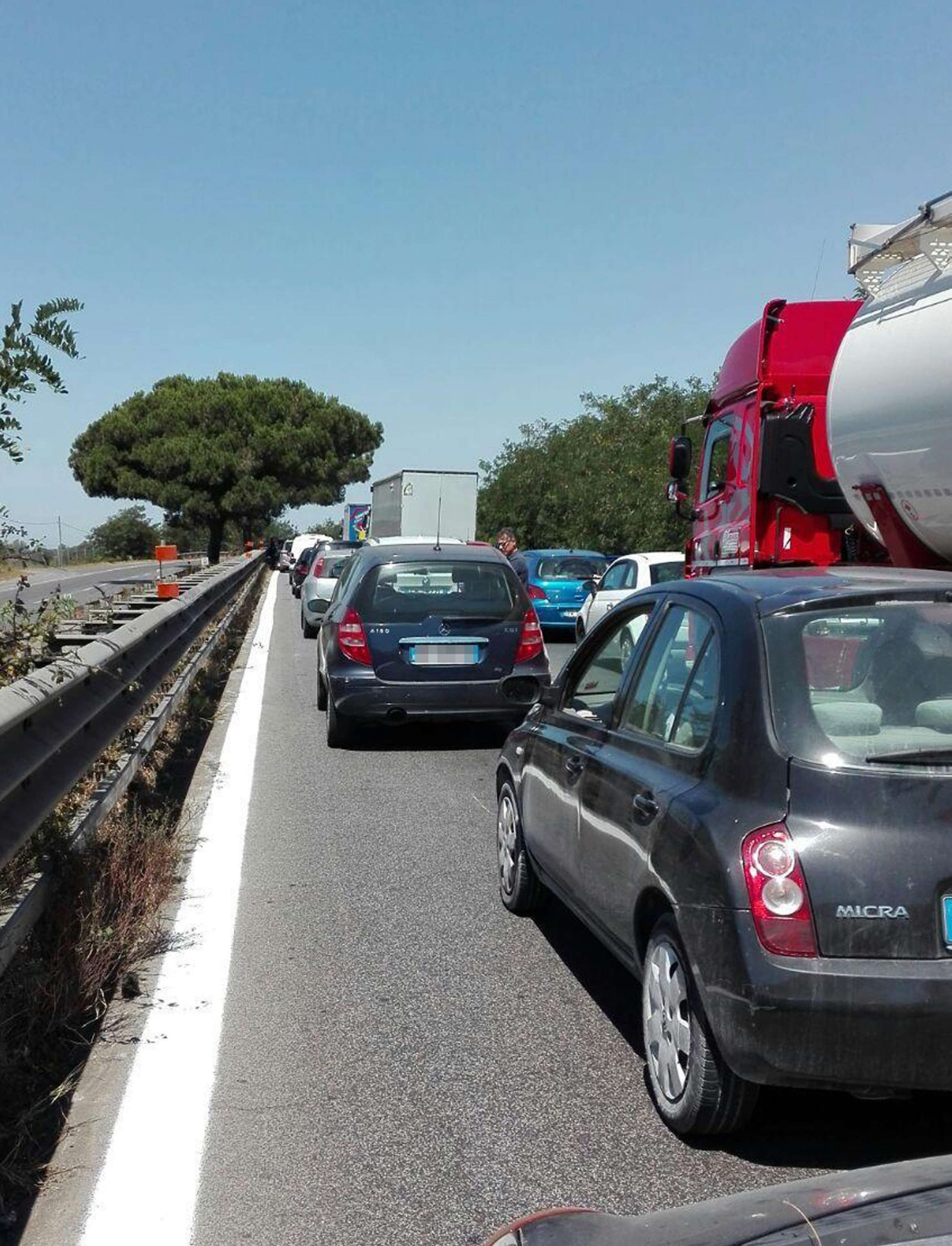 Roma, Incidente Sulla Pontina: Morti Due Giovani - L'Identità