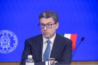 Ita Lufthansa, ira di Giorgetti: “Non cediamo a ricatti”