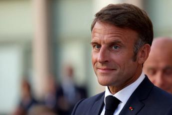 Francia, Macron e le richieste di dimissioni: “E’ fiction”