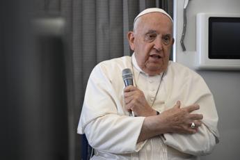 Lo scrolling social? Per il Papa fa marcire i cervelli