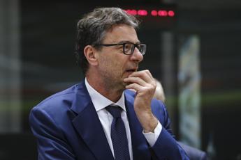 Giorgetti alle banche: “No extraprofitti ma chi può contribuisca”