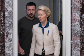 Ucraina, dall’Ue il maxi prestito da 35 miliardi a Kiev: il piano di von der Leyen #adessonews