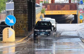 Allerta meteo rossa oggi in Lombardia, pioggia al Nord e Italia divisa