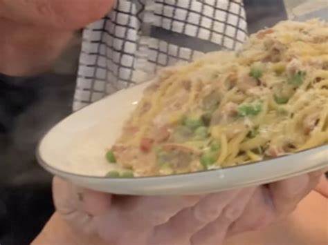 La carbonara che fa scandalo: Gordon Ramsay ci ha aggiunto i piselli