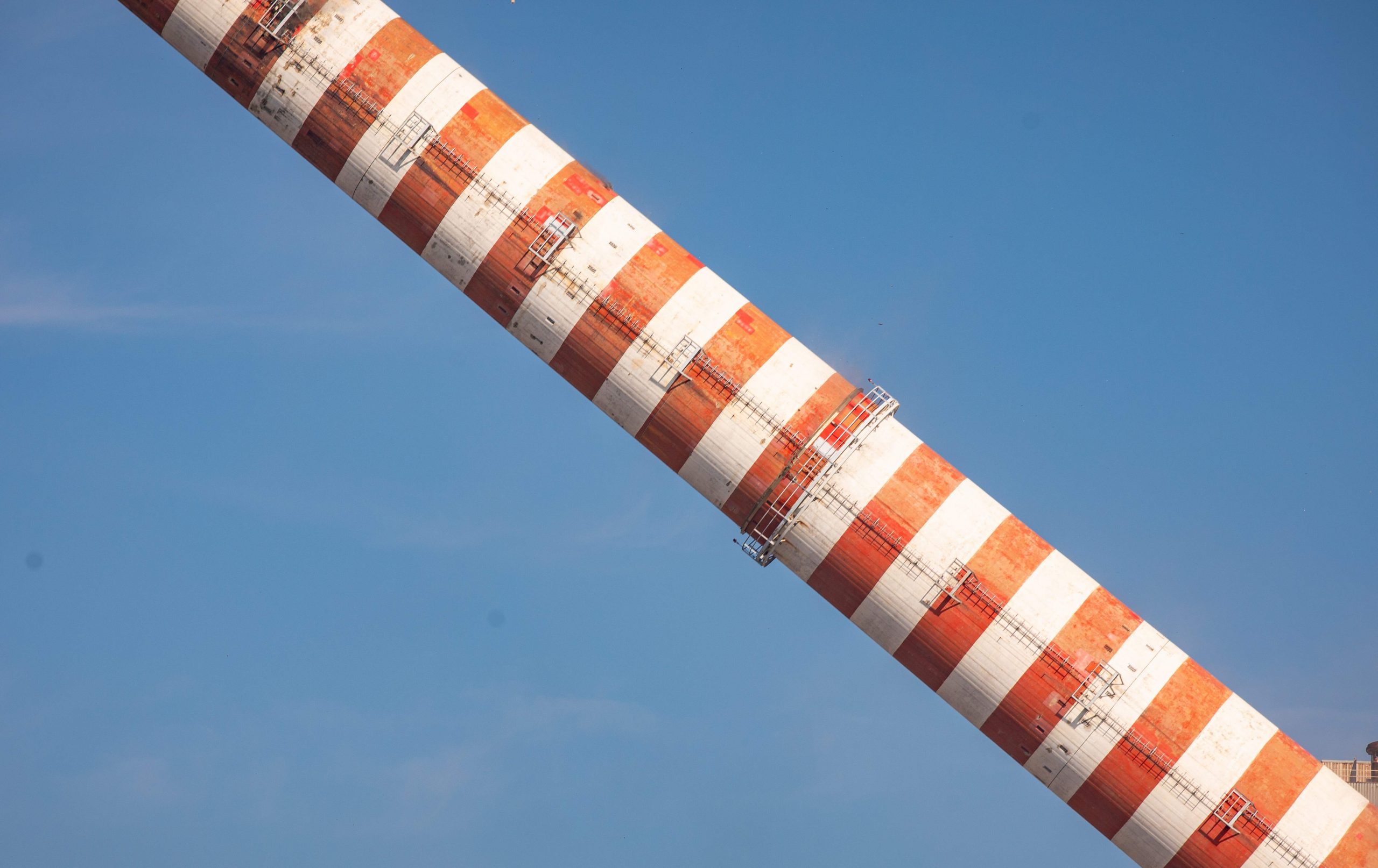 Giù le due ciminiere ex Enel, Piombino ora guarda al futuro LE FOTO, I VIDEO