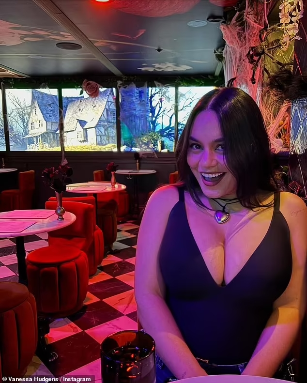 Vanessa Hudgens glamour a un party Halloween, in pausa dal ruolo di neo mamma