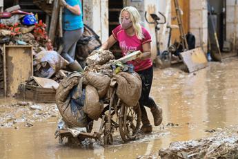 Alluvione in Spagna, i rischi sanitari. Esperti: “Attenzione a infezioni”