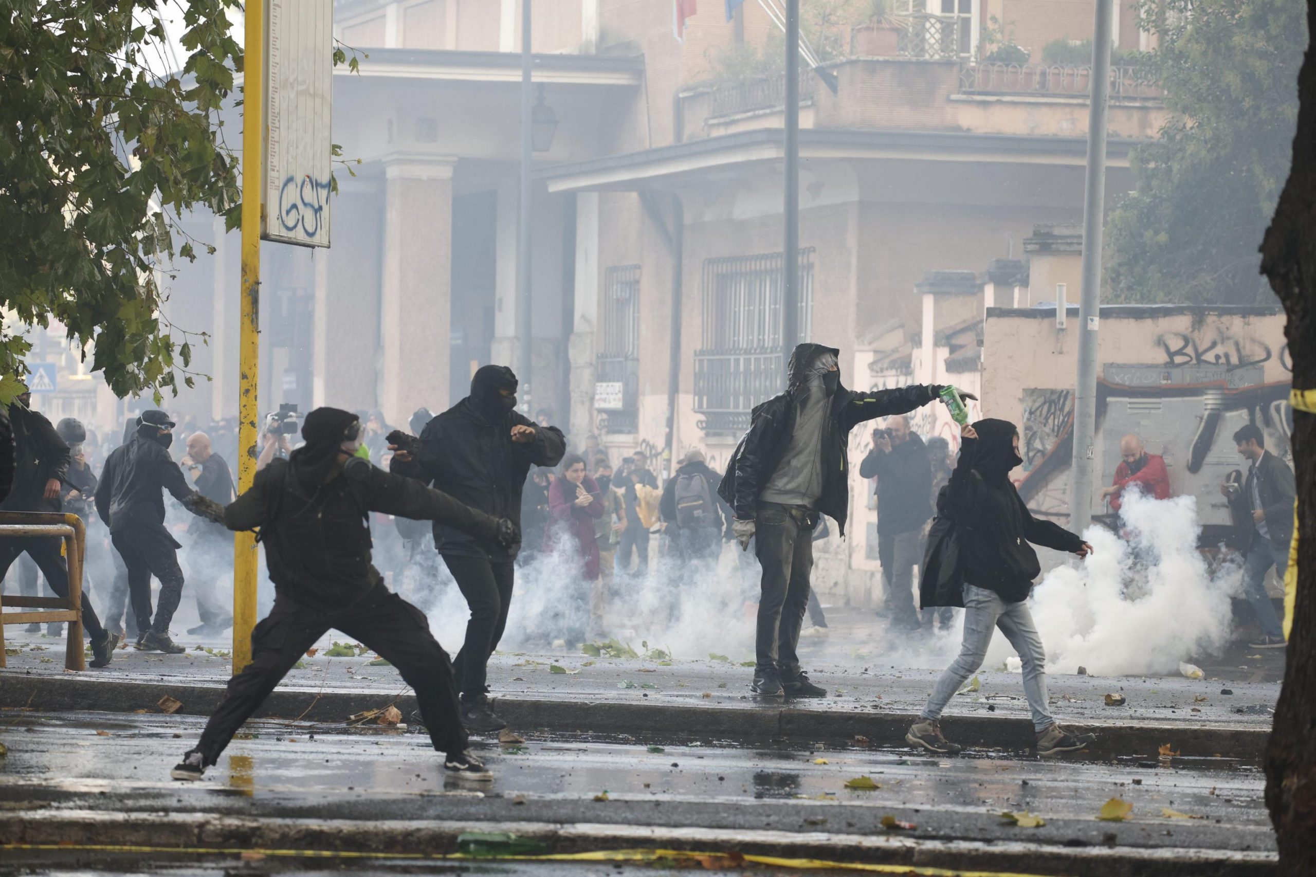 Ombre sinistre: il ritorno dell’odio di piazza