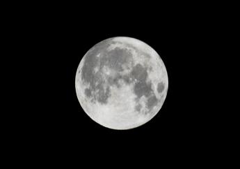 Stasera l’ultima Superluna del 2024, cos’è e come vederla