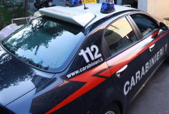 Colpo da film ad Arezzo, saccheggiata una pelletteria: strade bloccate con chiodi per fuggire