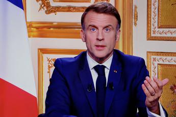 Francia, Macron: “Nuovo premier nei prossimi giorni, resto presidente fino a fine mandato”