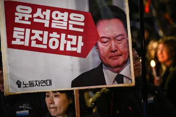 Corea del Sud: fallito l’arresto di Yoon, a metà mese il processo