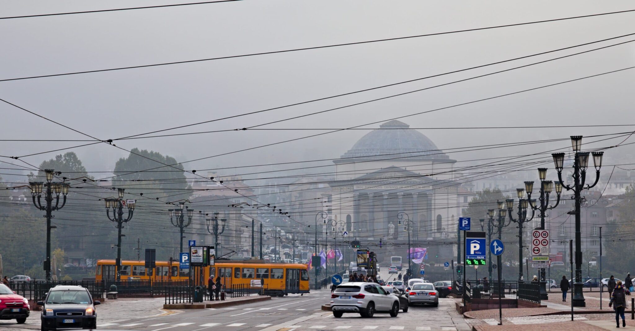 Traffico, misure antismog: torna il livello arancione