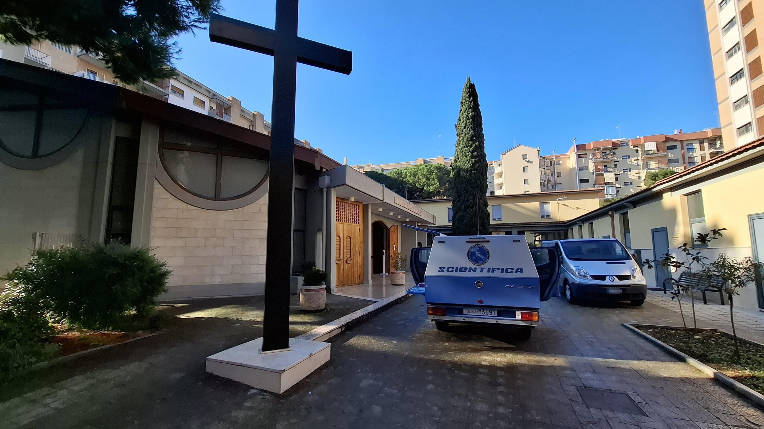 Bari: neonato trovato senza vita nella culla termica di una chiesa