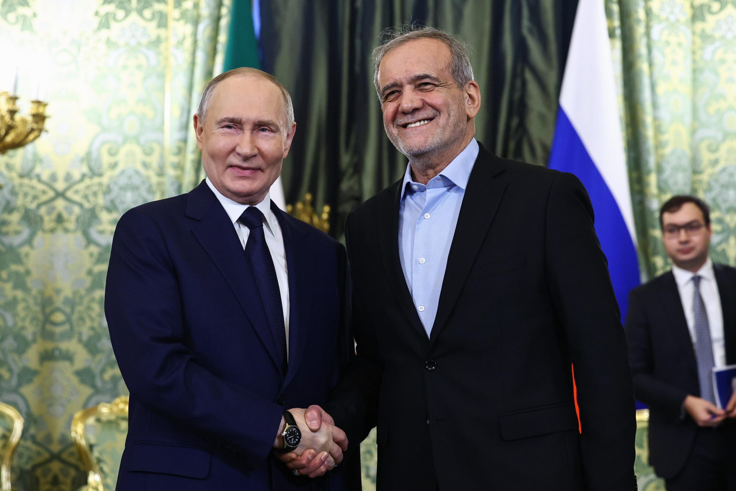 Pezeshkian e Putin firmano un patto strategico tra Iran e Russia