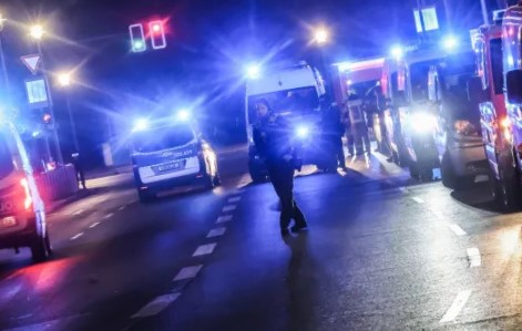 Attentato a Berlino, ferita una persona accoltellata da uno sconosciuto in fuga