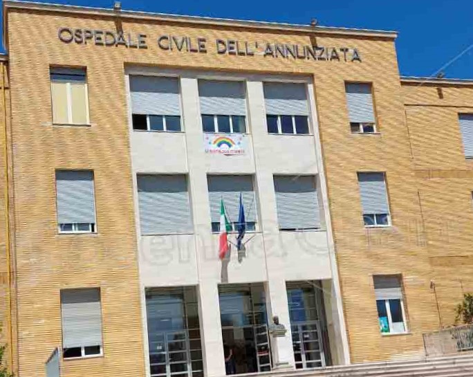 Morto a Cosenza il figlio del senatore Occhiuto dopo una caduta dall’ultimo piano